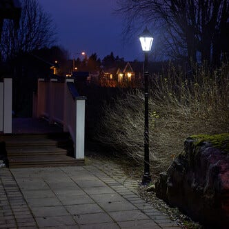 Lyktstolpe trädgård solcell rörelsevakt Northlight
