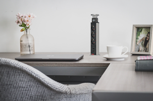 Brennenstuhl Tower Power PopUp 3-veis grenuttak, 2 USB