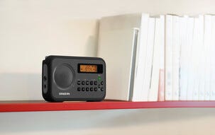 Sangean PR-D18 AM/FM-radio med klokkeradio