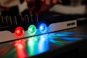 Numark Partymix III 3-kanals DJ-kontroller med ljus