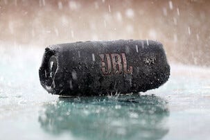 JBL Charge 5 Bluetooth Kaiutin musta, vedenkestävä