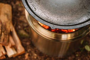 Solo Stove Bonfire stekplatta gjutjärn och hållare