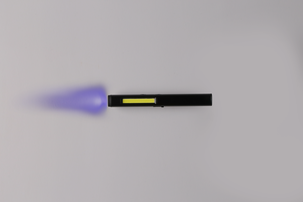 Oppladbar lommelykt med lyssterk LED og UV