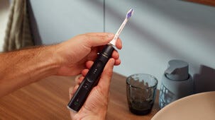 Philips Sonicare 6100 Series -sähköhammasharja, musta