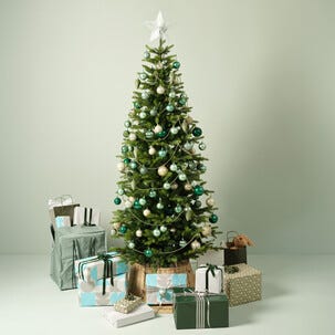 Julgran Orsa Slim 210 cm, smal gran med LED-belysning