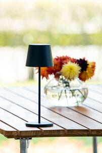 Konstsmide Vence bordlampe med USB-lading