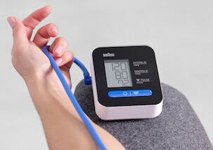 Braun ExactFit 1 blodtrycksmätare, överarm