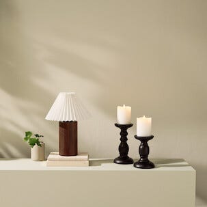 Ljusstake i trä, svart