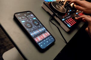 Numark Partymix III 3-kanals DJ-kontroller med ljus