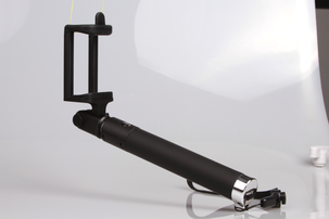 Selfiekeppi, jossa kaukolaukaisin