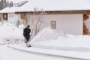 Stiga ST300E Kit batteridriven snöskyffel, 1 batteri 48 V