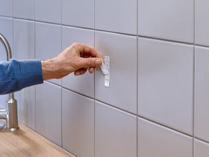 Itsekiinnittyvät ruuvit Tesa, harmaa