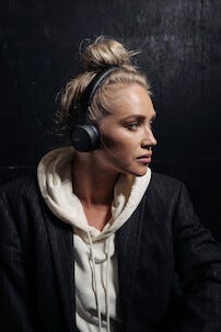 Jays x-Seven, trådlösa hörlurar on ear