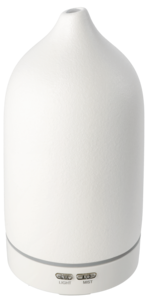 Sähkökäyttöinen diffuuseri, jossa valaistus