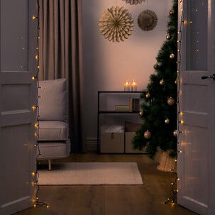 Paristokäyttöinen valoketju ulkokäyttöön, valkoinen valo