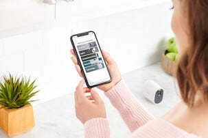 Arlo Essential Spotlight, overvåkningskamera, 3-pakning