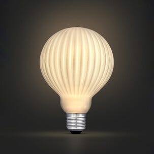 Opaalinvärinen lamppu E27 himmennettävä LED