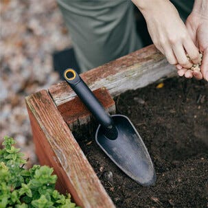 Fiskars Solid planteringsspade, bred