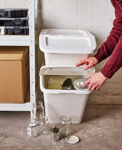 Förvaringsbox med vikbart lock 