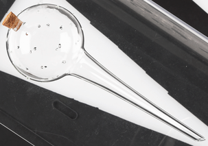 Kastelupallo ja korkki