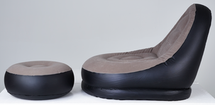 Oppblåsbar stol med puff