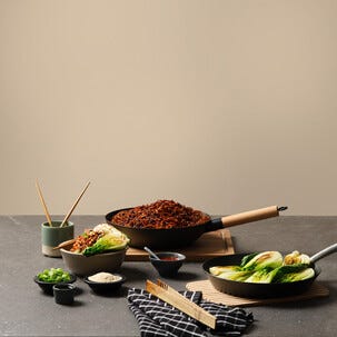 Wokpanne i karbonstål med flat bunn, 28 cm