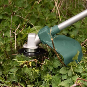 Bosch AFS 23-37 röjsåg elektrisk, med tråd och knivar