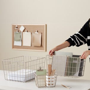 Trådkurv i beige metall