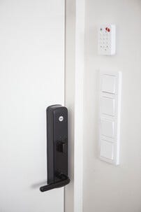 Yale Doorman Classic Home svart, elektriskt dörrlås