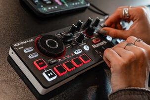 Numark MixTrack Go 2-kanals DJ-controller med Stems