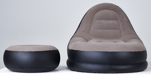 Oppblåsbar stol med puff