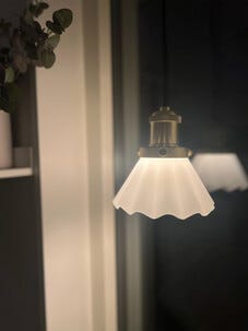 PR Home August fönsterlampa veckad opalvit 15 cm