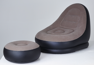 Oppblåsbar stol med puff