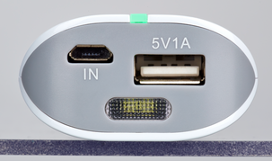 Varavirtalähde, jossa taskulamppu, 5200 mAh