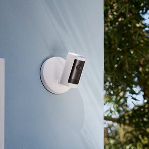 Ring Plus Plug-In overvåkningskamera utendørs 2K