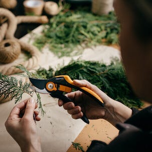 Fiskars Plus SmartFit P541 hagesaks med sideskjær