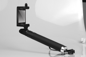 Selfiekeppi, jossa kaukolaukaisin