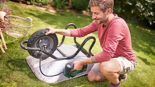 Bosch UniversalPump 18V minikompressor, batteridriven