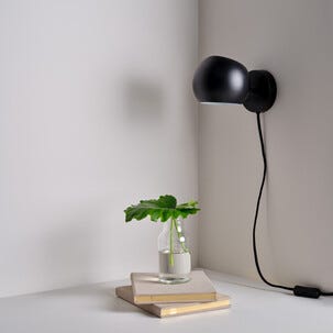 Northlight Isak svart vägglampa, inomhus