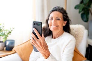 Doro Aurora A21 mobiltelefon for eldre, store taster