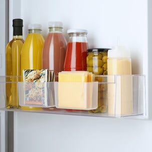 Hengende oppbevaring til kjøleskapsdør