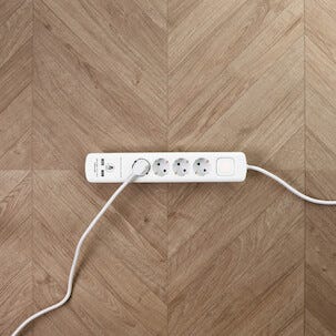 4-veis grenuttak med USB-lader