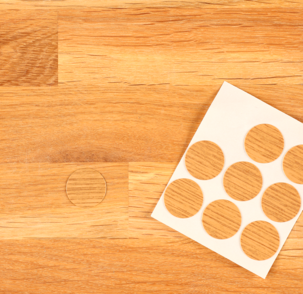 Selvklebende dekkbrikke 13 og 20 mm