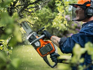 Husqvarna 215i batteridriven motorsåg 1 batteri 36 V