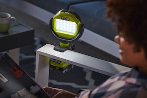 Ryobi arbeidsbelysning One+ 18 V RLCL18-0, batteridrevet