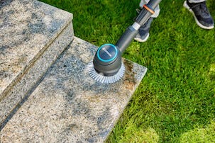 Gardena AquaBrush Set 18 V batteridrevet terrassevasker