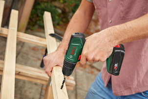 Bosch EasyDrill 18V-40 skruvdragare med 2 batterier