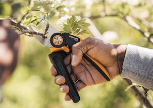 Fiskars X-series L P961 hagesaks med sideskjær