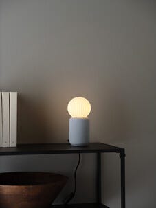 Opaalinvärinen lamppu E27 himmennettävä LED