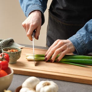 Skjærefjøl i akasietre, 40 x 30 x 1,8 cm